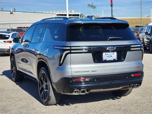 Used 2024 Chevrolet Traverse RS image 7