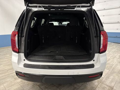 Used 2024 GMC Yukon XL SLE image 12