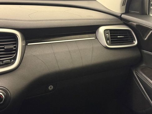 Used 2016 Kia Sorento LX image 16