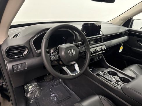 New 2025 Honda Pilot Touring image 17