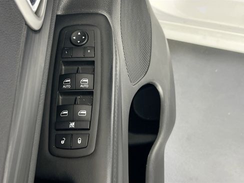 Used 2022 Jeep Grand Cherokee Laredo X image 18