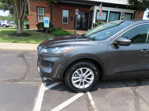 Used 2020 Ford Escape SE AWD/4WD image 2