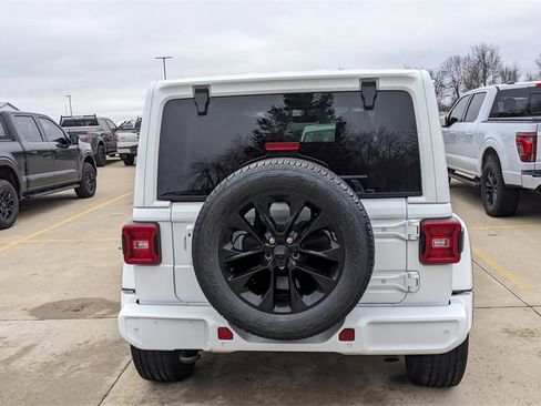 Used 2021 Jeep Wrangler Unlimited Sahara image 4