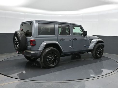 Used 2025 Jeep Wrangler Unlimited Sahara w/ Safety Group AWD/4WD image 2
