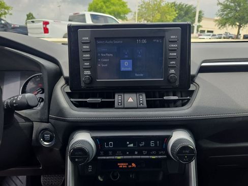 Used 2019 Toyota RAV4 XLE Premium FWD image 28
