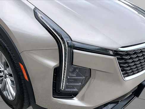 Used 2025 Cadillac XT4 Premium Luxury FWD image 27