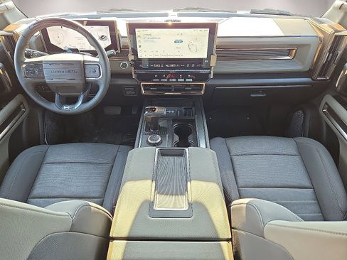 Used 2025 GMC Hummer EV 2X w/ LPO, Roof Cross Rail Package AWD/4WD image 15