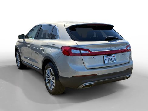 Used 2017 Lincoln MKX Select w/ Select Plus Package AWD/4WD image 3