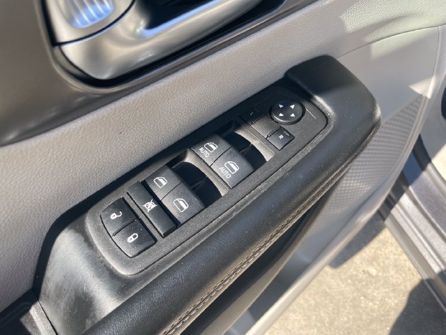 Used 2021 Chrysler Pacifica Touring-L FWD image 21