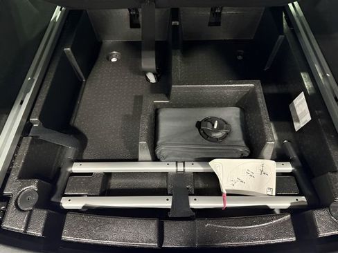 Used 2019 Cadillac XT5 Premium Luxury w/ Driver Assist Package image 39