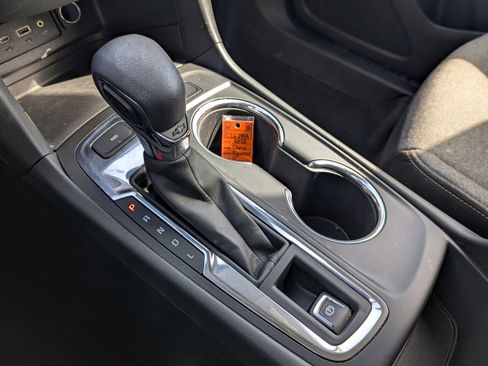 Used 2023 Chevrolet Equinox LT AWD/4WD image 16