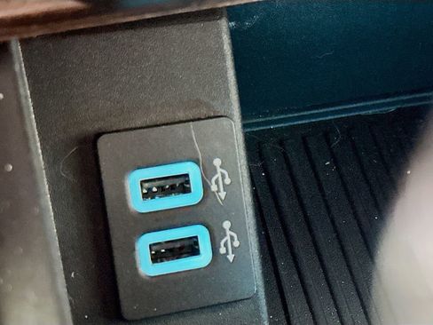 Used 2017 Ford F150 Lariat image 31