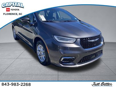 Used 2023 Chrysler Pacifica Touring-L