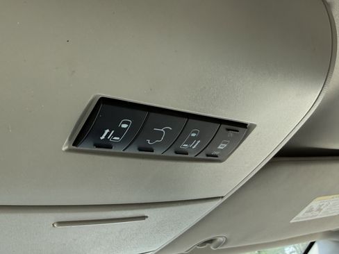 Used 2016 Dodge Grand Caravan SXT FWD image 21