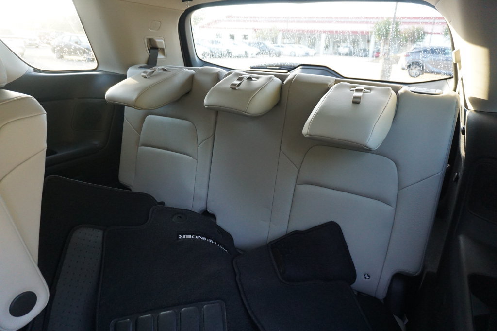 Used 2024 Nissan Pathfinder SL w/ SL Premium Package FWD image 17