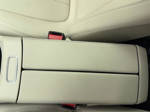 Used 2025 Mercedes-Benz GLB 250 w/ Exclusive Package image 34