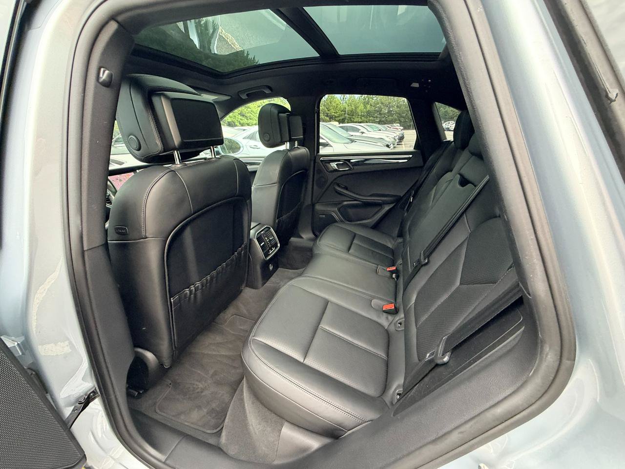 Used 2017 Porsche Macan AWD/4WD image 10