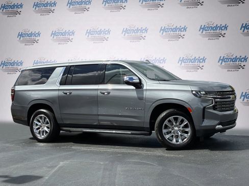 Used 2022 Chevrolet Suburban Premier RWD image 2