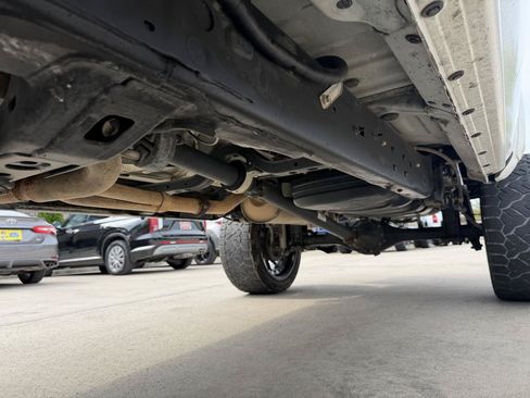 Used 2018 Toyota Tacoma SR5 RWD image 9