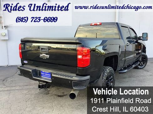 Used 2017 Chevrolet Silverado 2500 LT w/ Midnight Edition AWD/4WD image 7