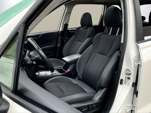 Used 2023 Subaru Forester Premium image 19