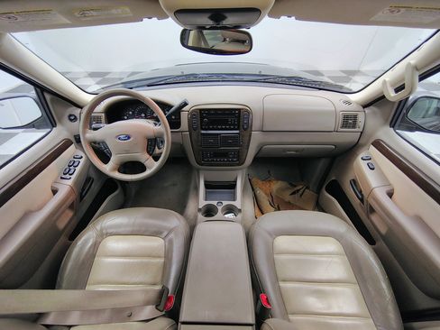 Used 2005 Ford Explorer Eddie Bauer image 2