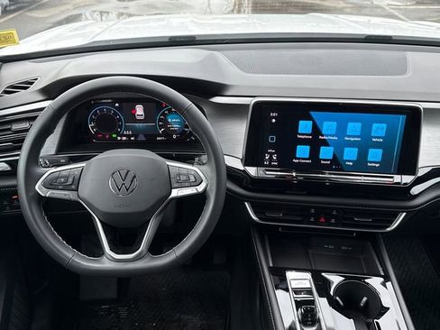 Used 2024 Volkswagen Atlas Cross Sport SE image 25