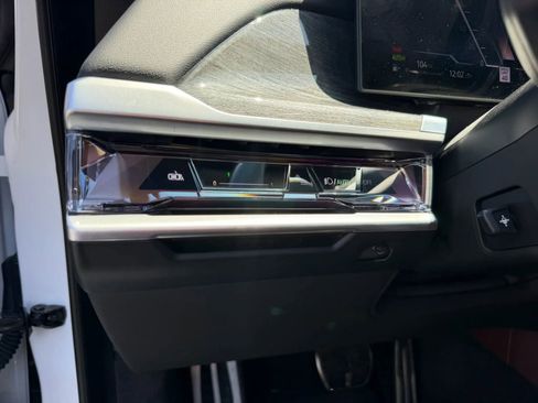 Used 2023 BMW 740i RWD image 17