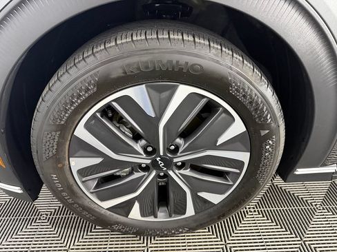 Used 2024 Kia EV6 Light RWD image 12