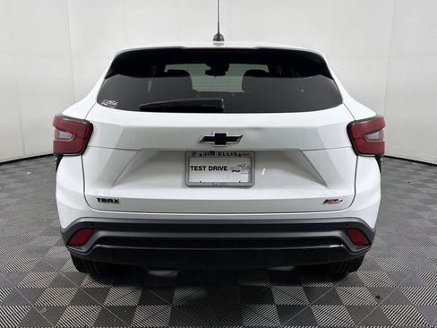 Used 2024 Chevrolet Trax RS w/ Sunroof Package FWD image 5