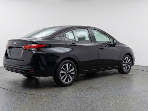 Used 2025 Nissan Versa SV image 9