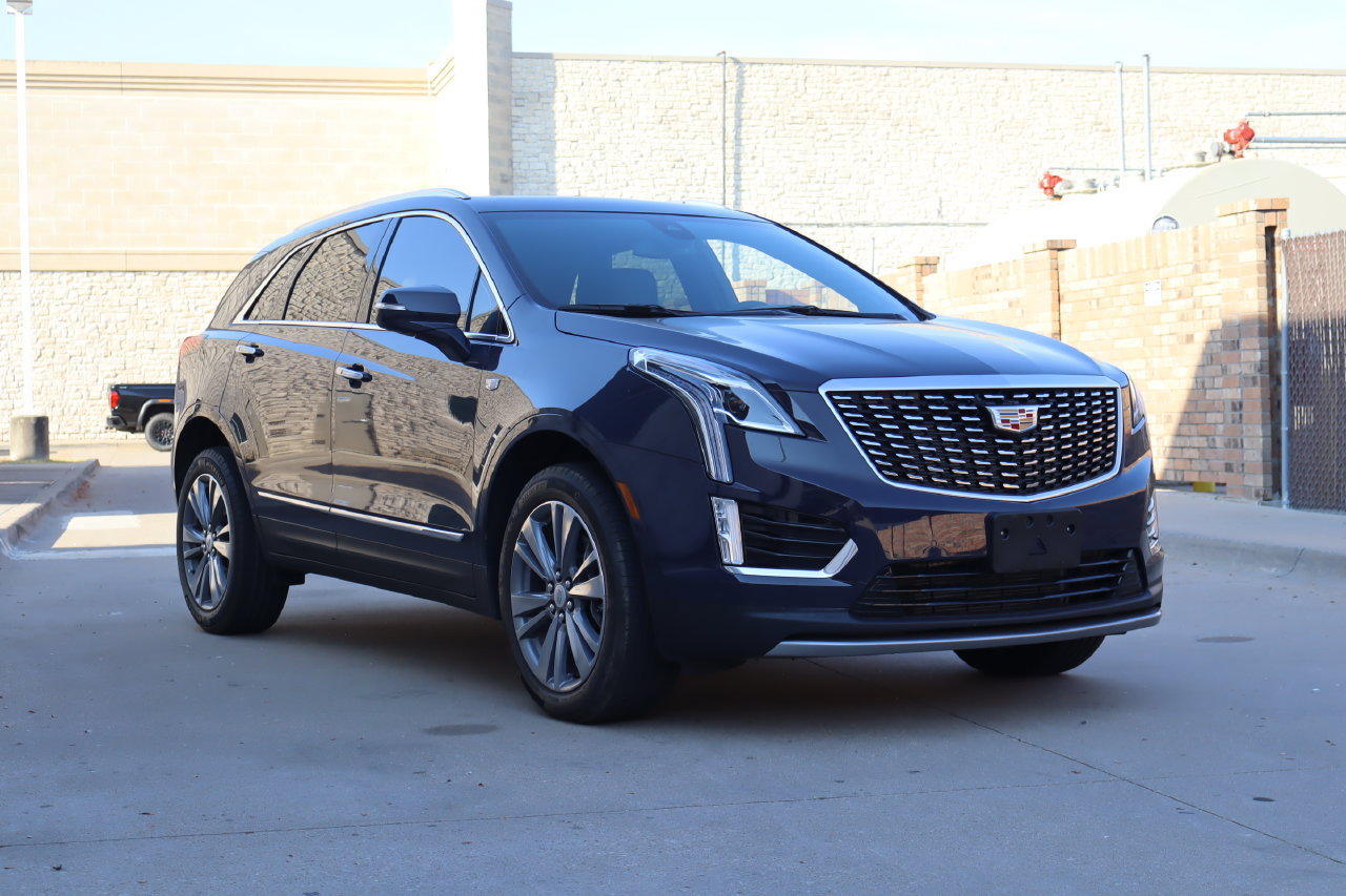 Used 2025 Cadillac XT5 Premium Luxury FWD image 2