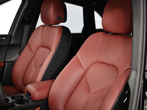 New 2026 Porsche Macan image 22