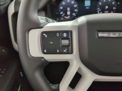 Used 2025 Land Rover Defender 90 S image 15