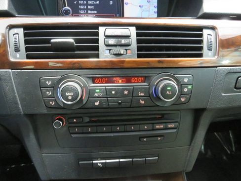 Used 2012 BMW 328i Convertible RWD image 18