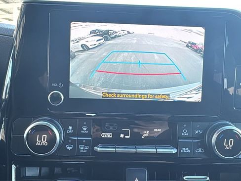 Used 2024 Toyota Highlander LE image 16