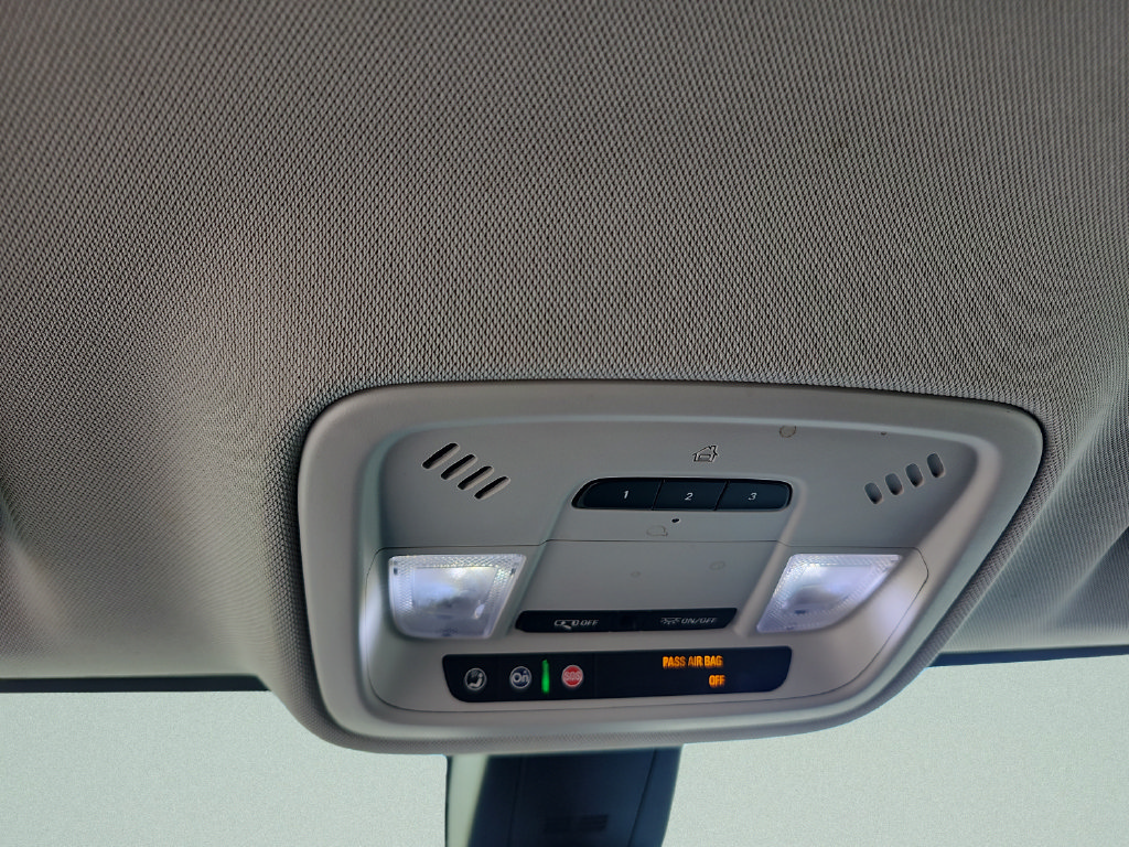 Used 2018 Chevrolet Traverse LT FWD image 17
