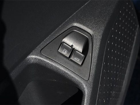 Certified 2024 Volkswagen Jetta SE w/ Panoramic Sunroof Package image 9