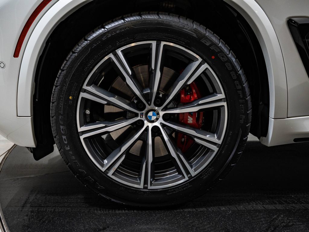 Used 2025 BMW X5 xDrive40i w/ M Sport Package AWD/4WD image 13
