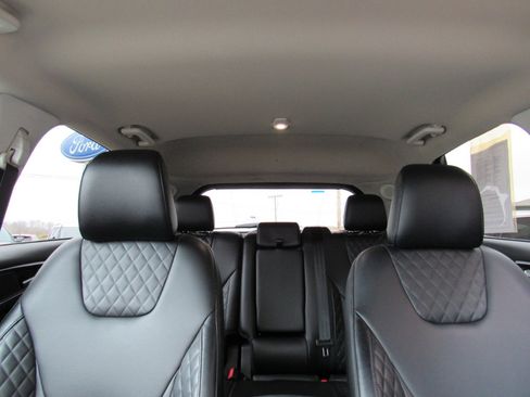 Used 2024 Ford Edge Titanium image 31