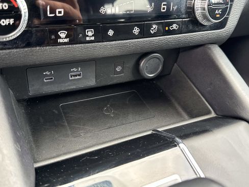 Used 2024 Mitsubishi Outlander FWD image 27