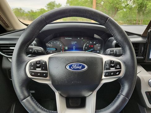 Used 2023 Ford Explorer XLT w/ Equipment Group 202A RWD image 19