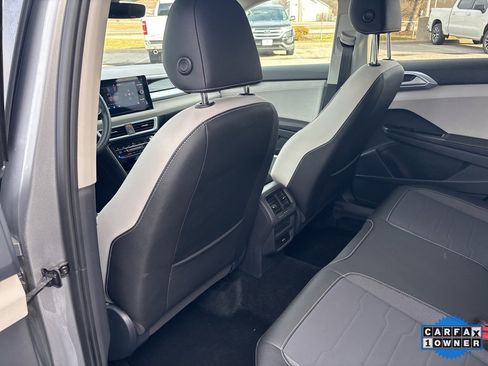 Used 2025 Volkswagen Taos SE image 43