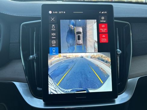 Certified 2025 Volvo XC90 B6 Plus image 23