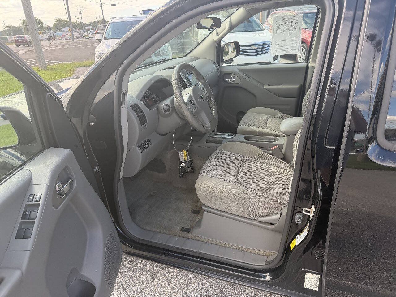 Used 2018 Nissan Frontier SV AWD/4WD image 9