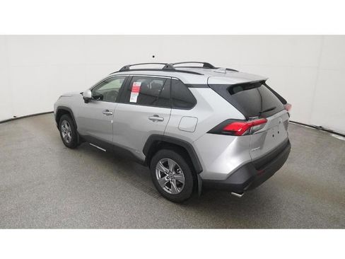 Used 2025 Toyota RAV4 XLE image 6