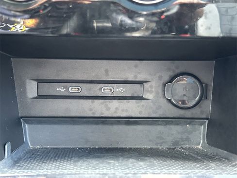 Used 2022 Volkswagen Taos SEL image 28