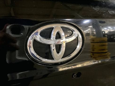 Used 2023 Toyota Highlander LE AWD/4WD image 31