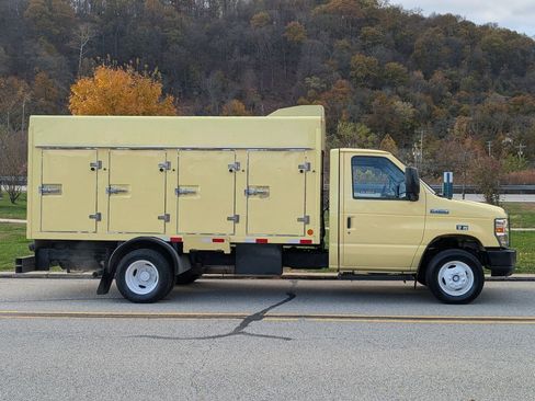 Used 2019 Ford E-450 and Econoline 450 Super Duty w/ Power Windows & Locks Group image 4