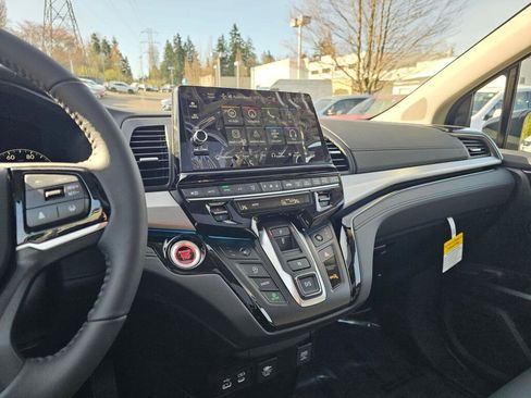 New 2026 Honda Odyssey Touring image 23